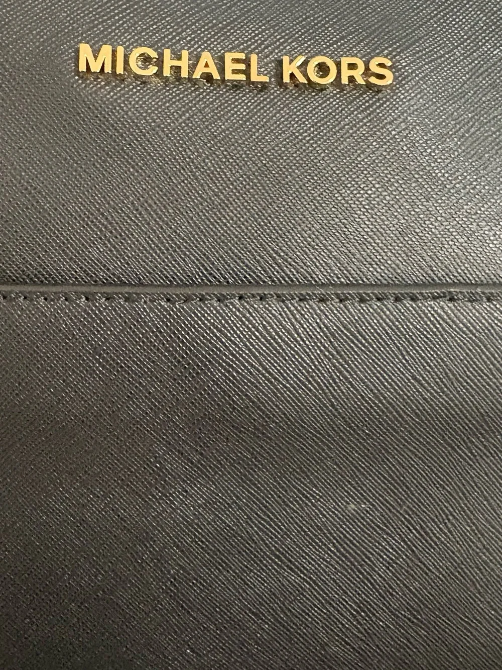 MICHAEL KORS Voyager Large Saffiano Leather Tote Bag, Black & Gold Hardware NWOT